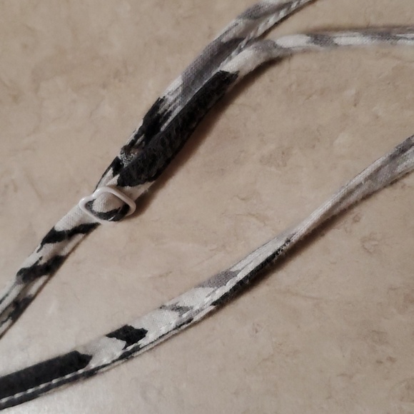 SO Women's tank top with ruffle design and removable straps.  Size large - Picture 6 of 11